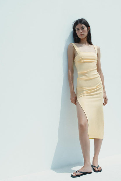 Vestido al cuerpo Zara