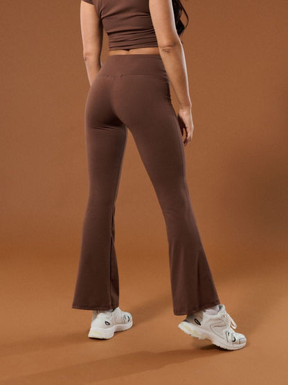Pantalones deportivos acampanados de talle alto