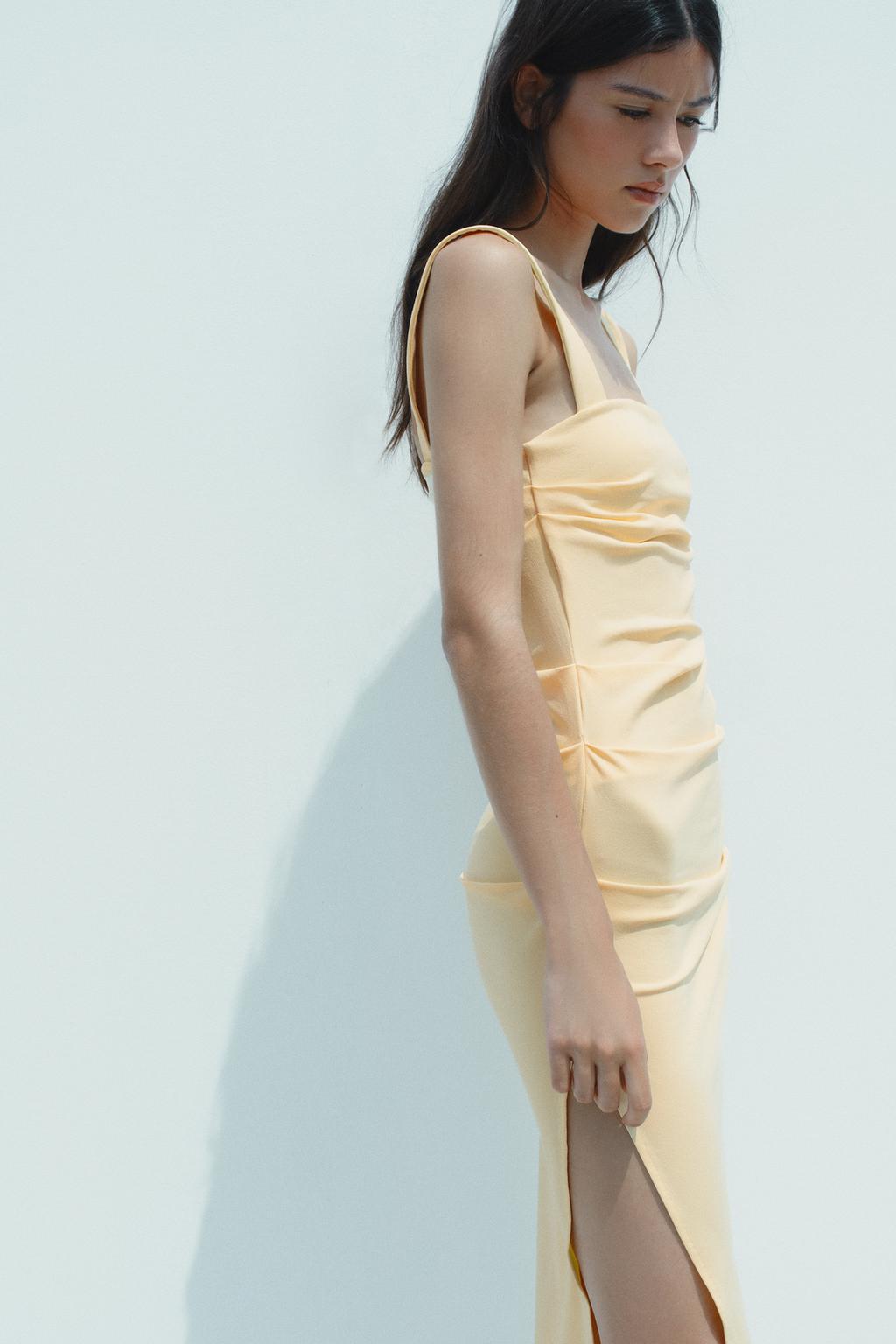 Vestido al cuerpo Zara