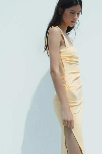 Vestido al cuerpo Zara